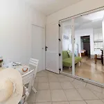 דירה In With One-bedroom 6 *