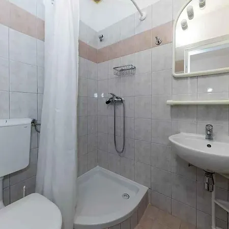 In With One-bedroom 6 Lägenhet